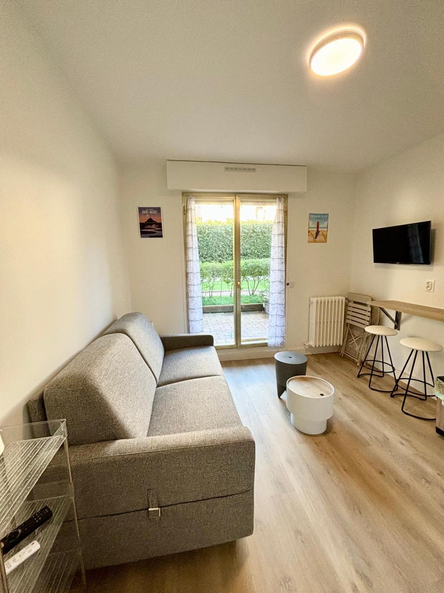 Studio En Rez De Jardin Deauville Centre Et Plage Luaran gambar